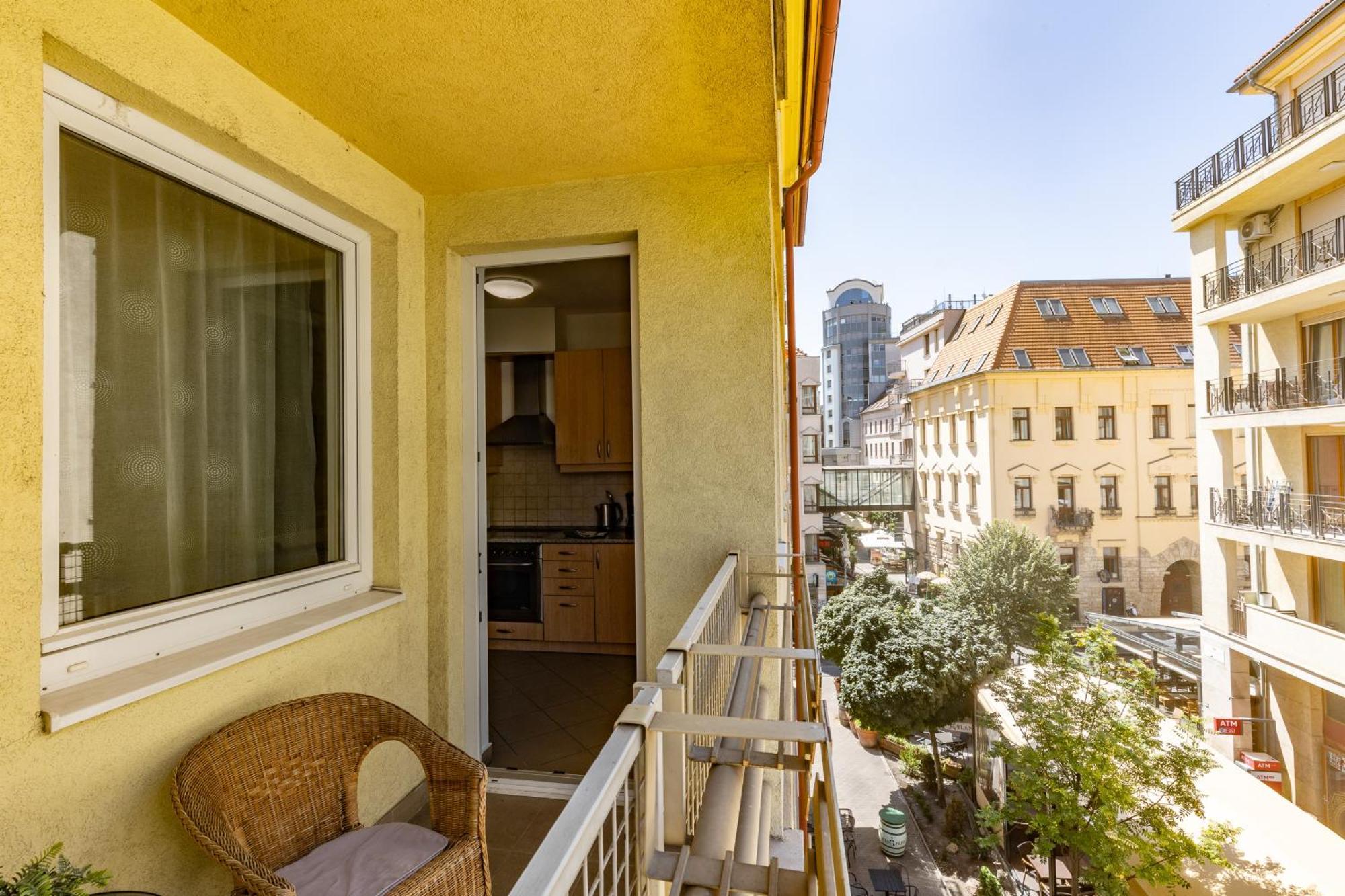 Gozsdu White Raven Residence 305, Budapest